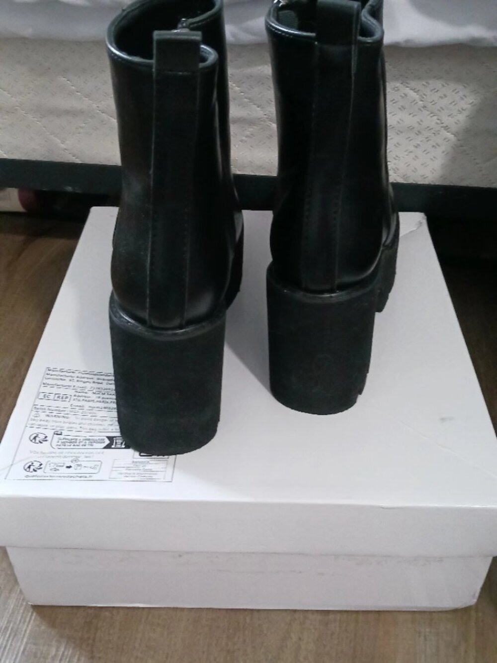 Boots - Picture 3 of 6